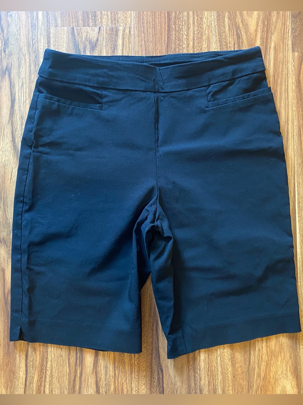 Time & Tru black pull on Bermuda shorts size small